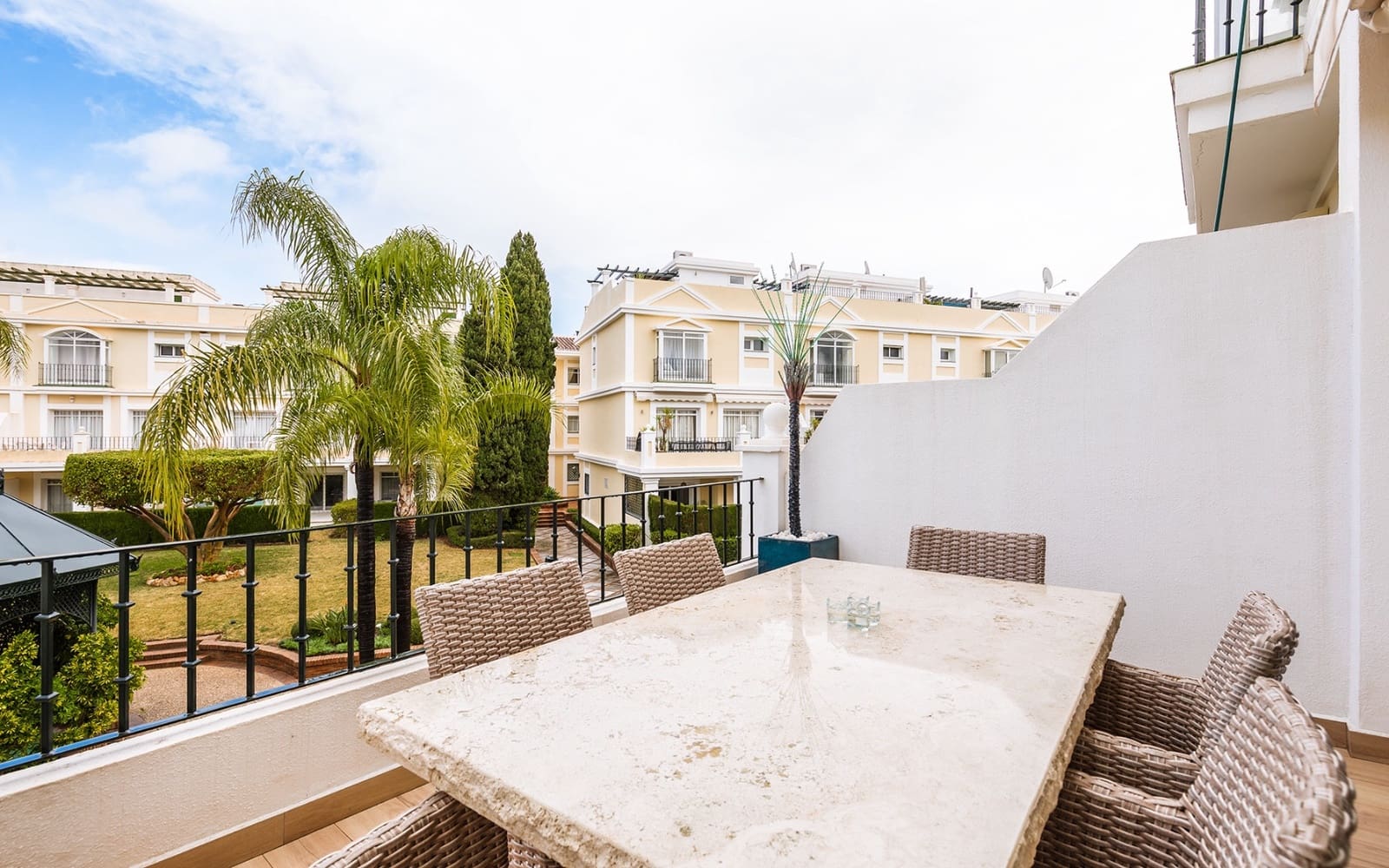 3 soveværelse Lejlighed til salg i Marbella med swimmingpool garage - € 925.000 (Ref: 9564859)