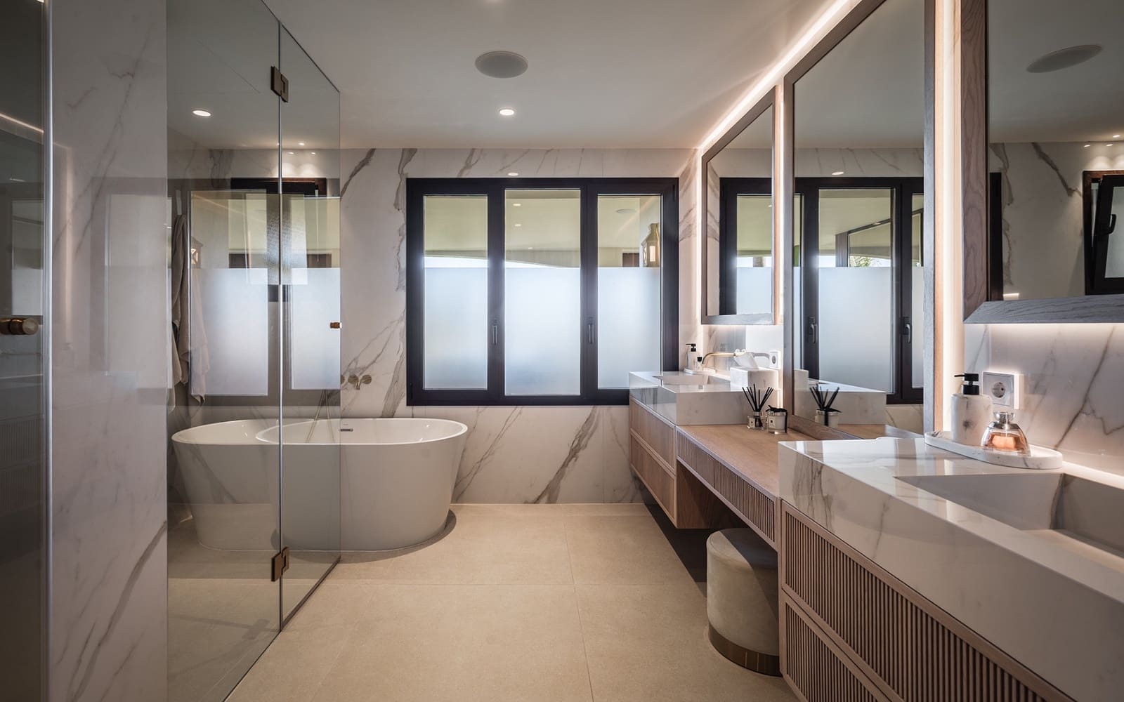 Apartamento de 4 habitaciones en Marbella en venta con piscina garaje - 3.995.000 € (Ref: 9570826)