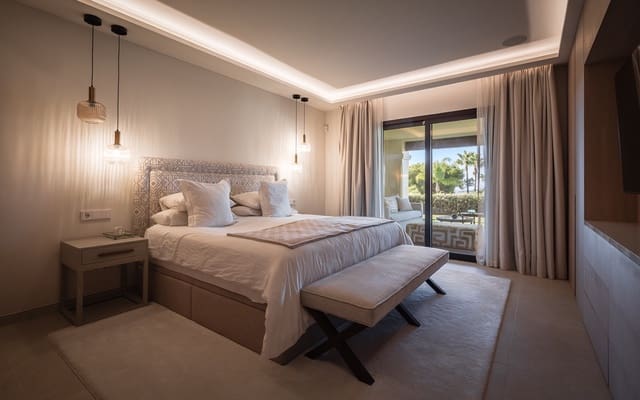 Apartamento de 4 habitaciones en Marbella en venta con piscina garaje - 3.995.000 € (Ref: 9570826)