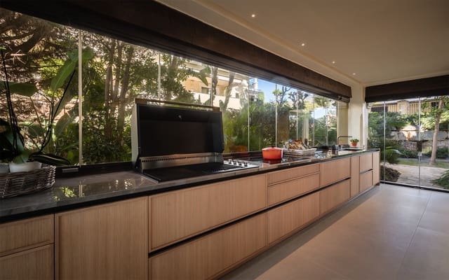 Apartamento de 4 habitaciones en Marbella en venta con piscina garaje - 3.995.000 € (Ref: 9570826)