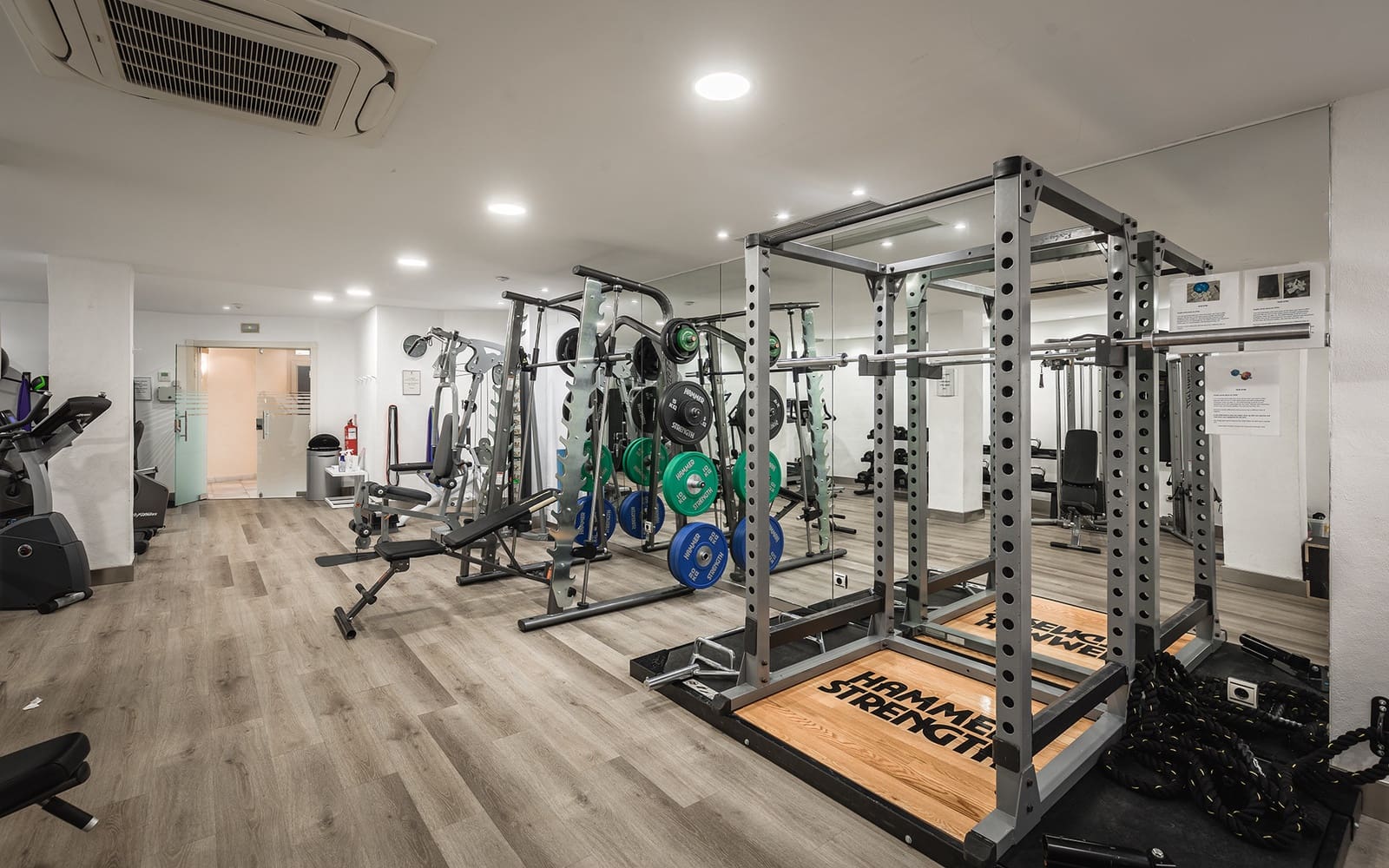 Apartamento de 4 habitaciones en Marbella en venta con piscina garaje - 3.995.000 € (Ref: 9570826)