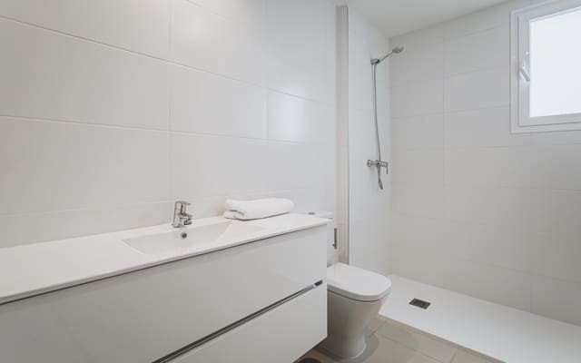 Apartamento de 2 habitaciones en Marbella en venta con piscina garaje - 395.000 € (Ref: 9585972)