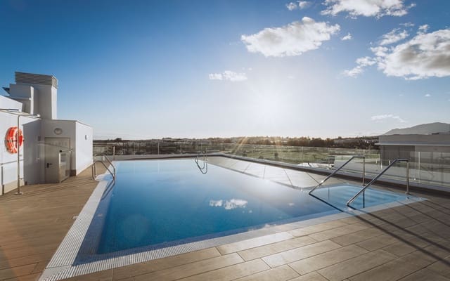 Apartamento de 2 habitaciones en Marbella en venta con piscina garaje - 395.000 € (Ref: 9585972)