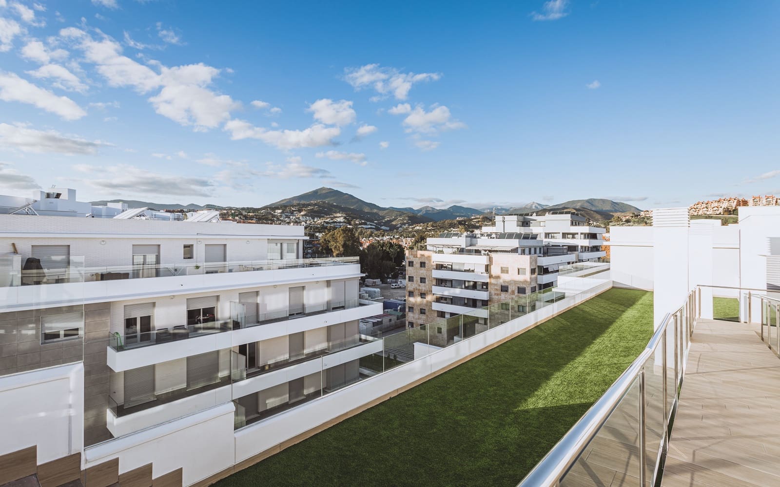 Apartamento de 2 habitaciones en Marbella en venta con piscina garaje - 395.000 € (Ref: 9585972)