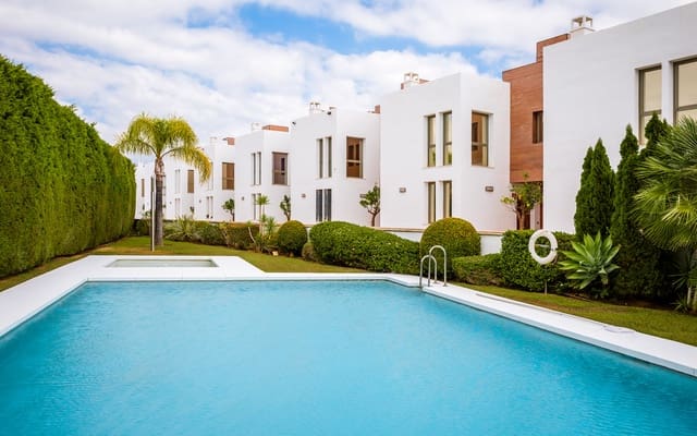 3 quarto Moradia Geminada para venda em Benahavís com piscina garagem - 795 000 € (Ref: 9585973)