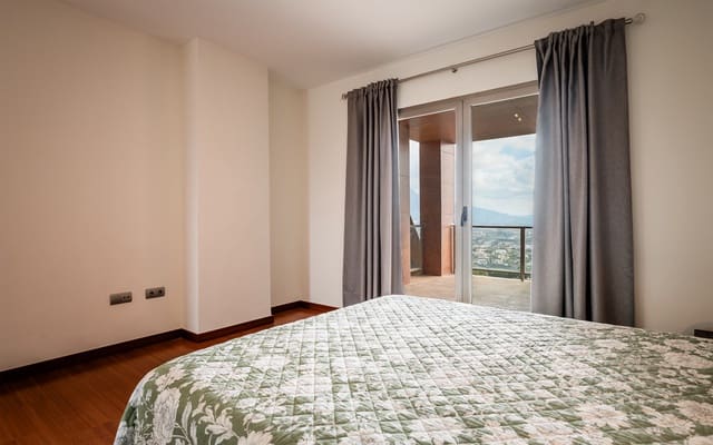 3 quarto Moradia Geminada para venda em Benahavís com piscina garagem - 795 000 € (Ref: 9585973)