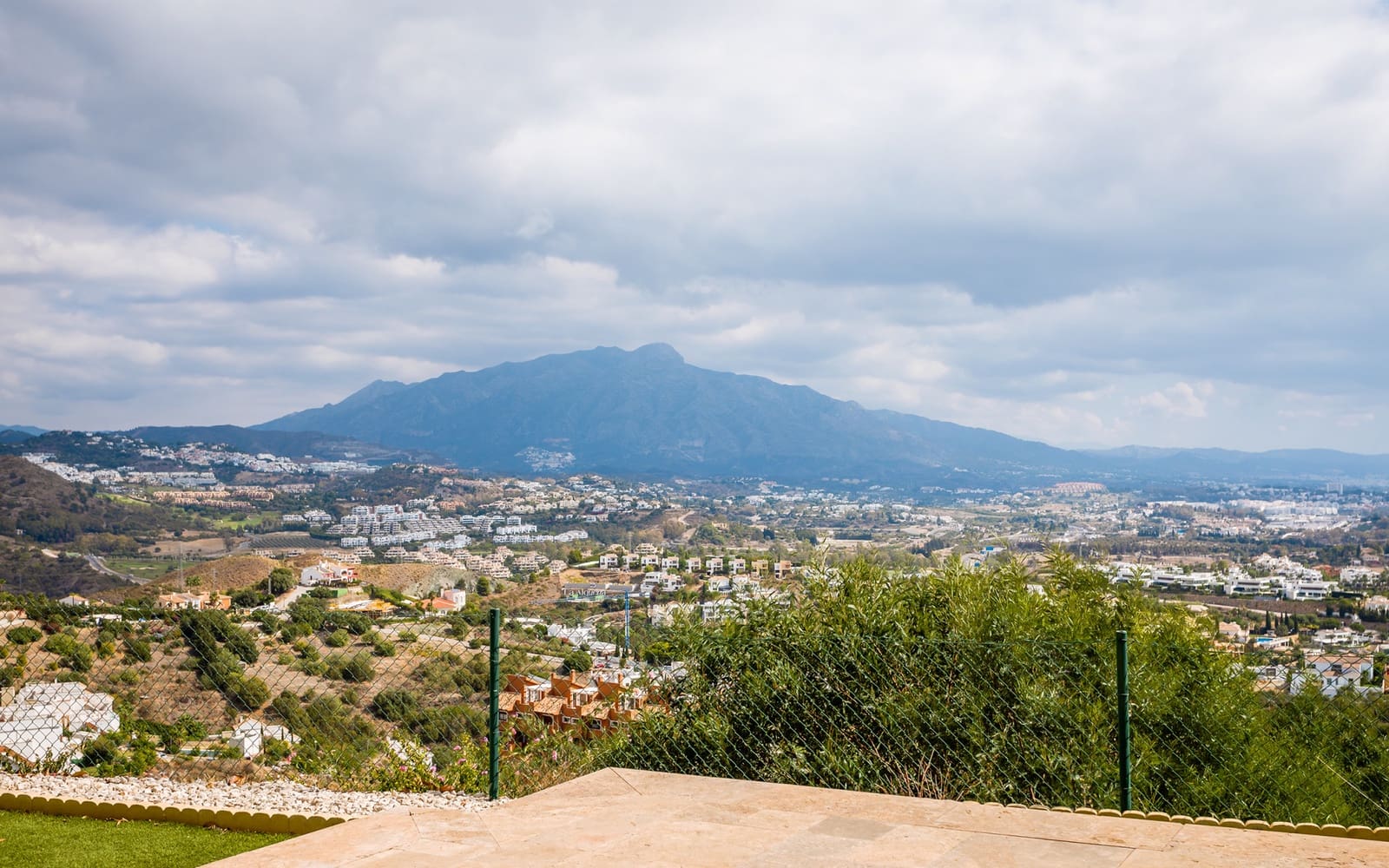 3 camera da letto Villetta Bifamiliare in vendita in Benahavis con piscina garage - 795.000 € (Rif: 9585973)