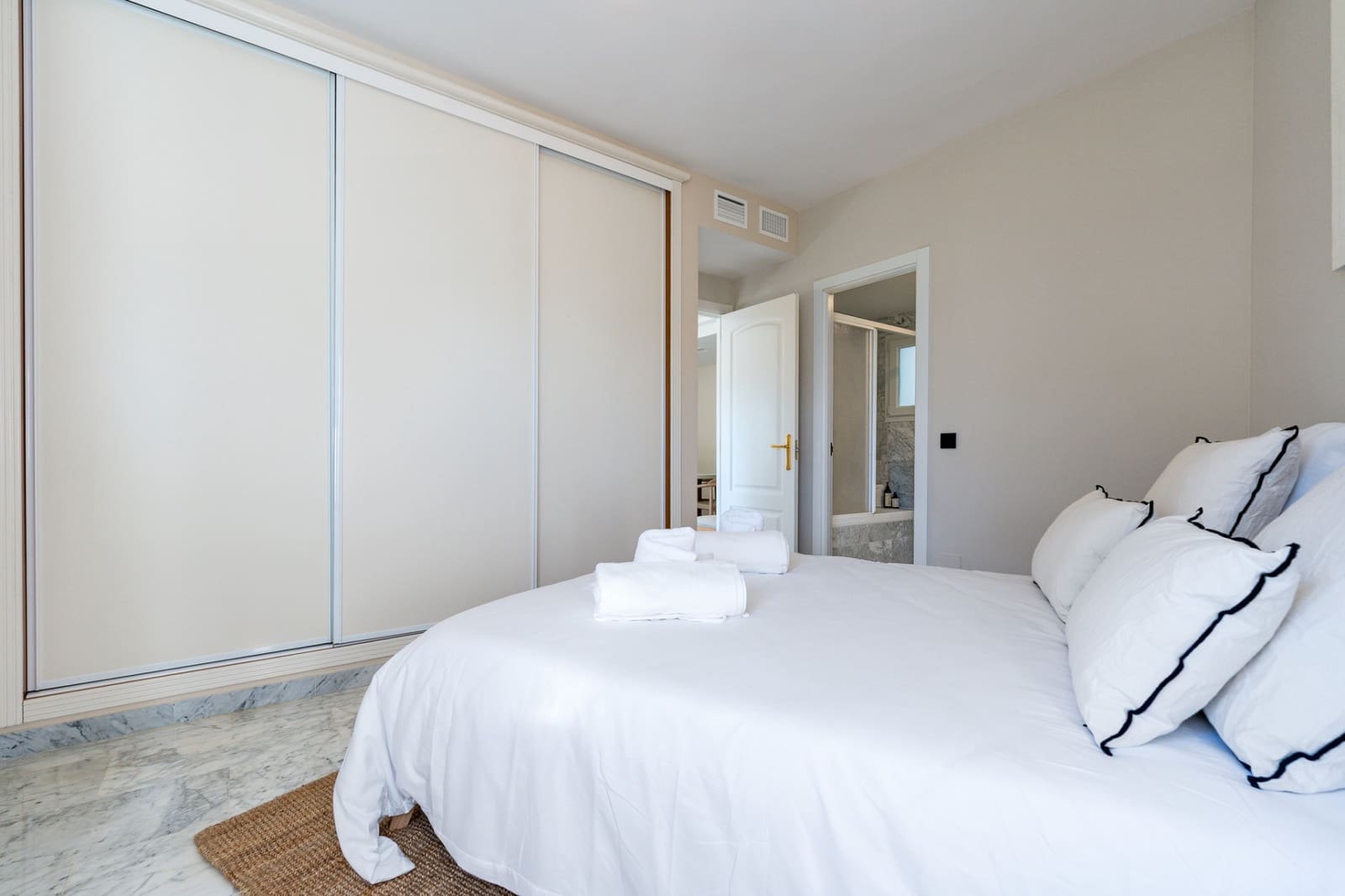 4 bedroom Apartment for sale in Marbella with pool garage - € 1,595,000 (Ref: 9590847)