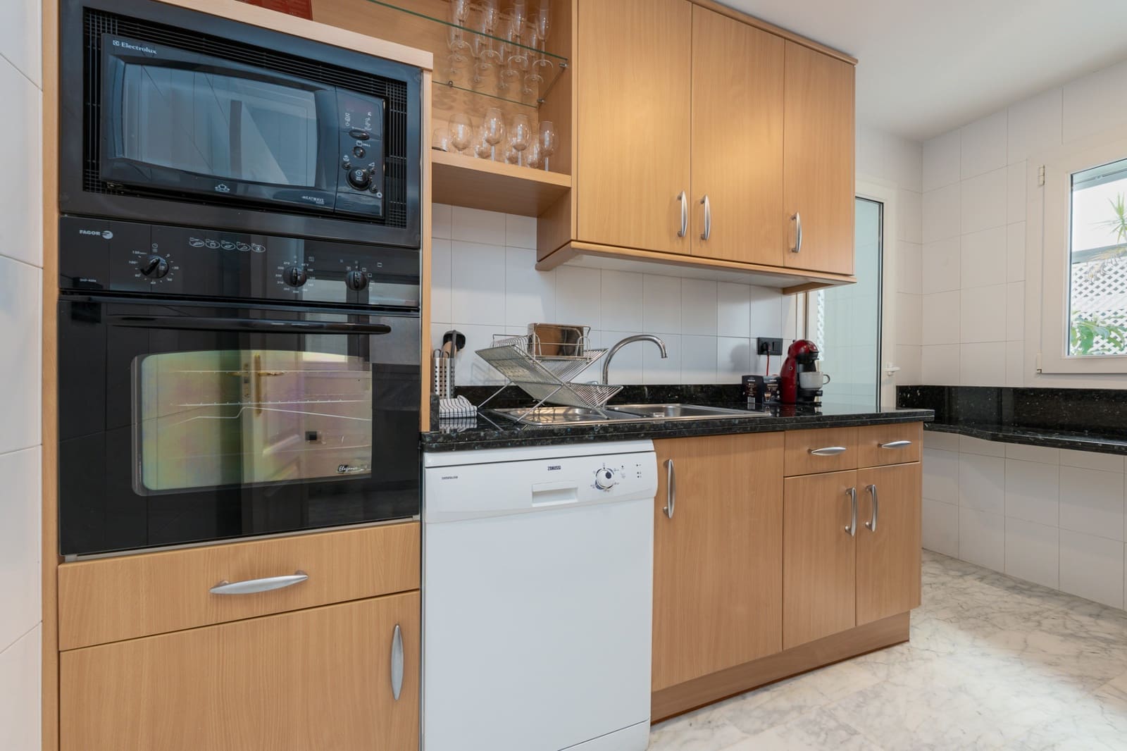 4 bedroom Apartment for sale in Marbella with pool garage - € 1,595,000 (Ref: 9590847)