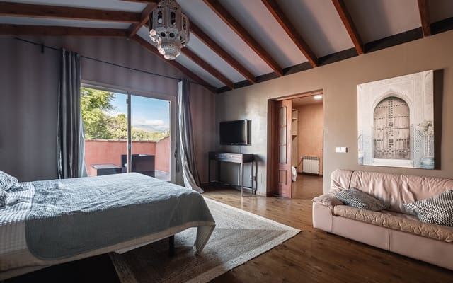 5 bedroom Villa for sale in Marbella with pool garage - € 2,295,000 (Ref: 9590848)