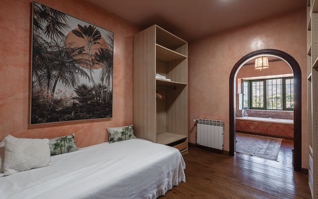 5 bedroom Villa for sale in Marbella with pool garage - € 2,295,000 (Ref: 9590848)