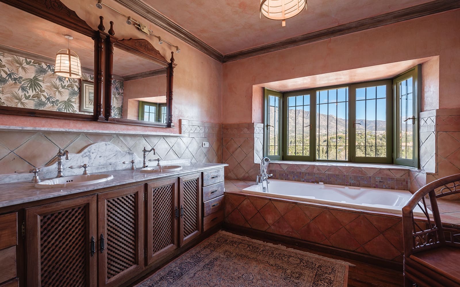 5 bedroom Villa for sale in Marbella with pool garage - € 2,295,000 (Ref: 9590848)