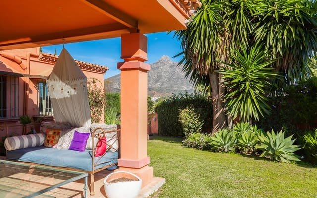 5 bedroom Villa for sale in Marbella with pool garage - € 2,295,000 (Ref: 9590848)