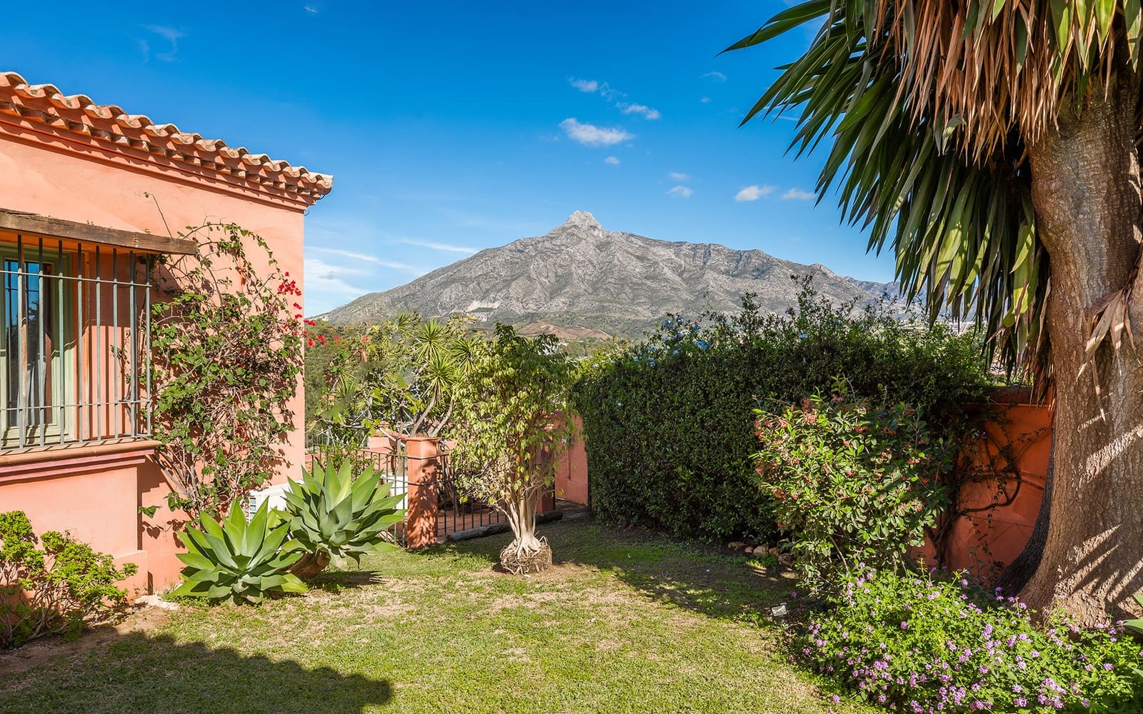 5 soverom Villa til salgs i Marbella med svømmebasseng garasje - € 2 295 000 (Ref: 9590848)