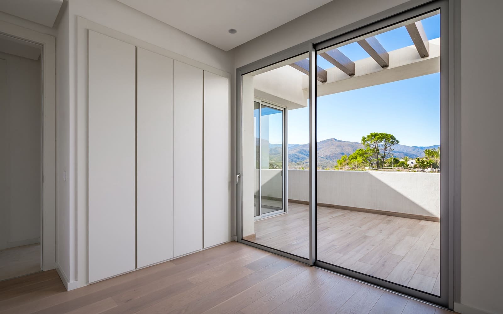 4 quarto Penthouse para venda em Benahavis com piscina - 1 400 000 € (Ref: 9594798)