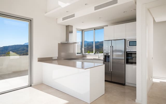 4 quarto Penthouse para venda em Benahavís com piscina - 1 400 000 € (Ref: 9594798)