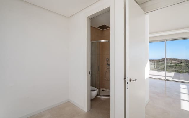 4 quarto Penthouse para venda em Benahavís com piscina - 1 400 000 € (Ref: 9594798)