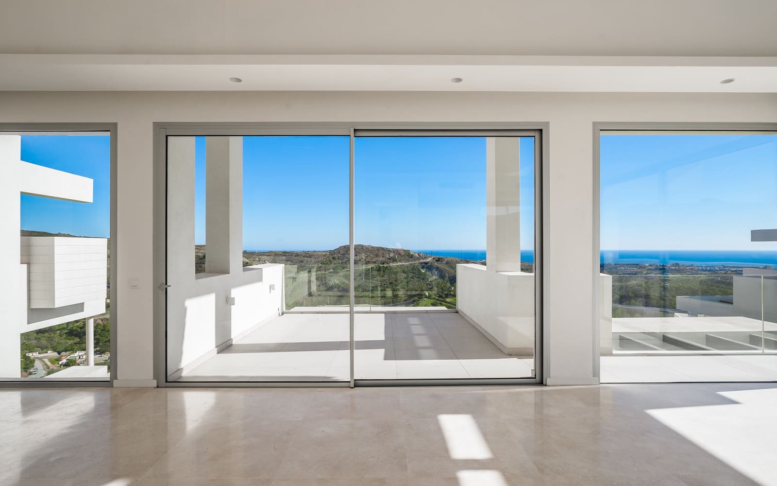 4 quarto Penthouse para venda em Benahavis com piscina - 1 400 000 € (Ref: 9594798)