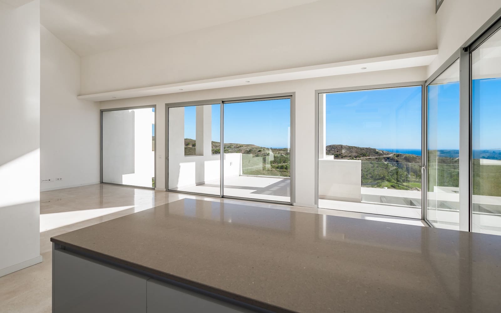 4 quarto Penthouse para venda em Benahavis com piscina - 1 400 000 € (Ref: 9594798)