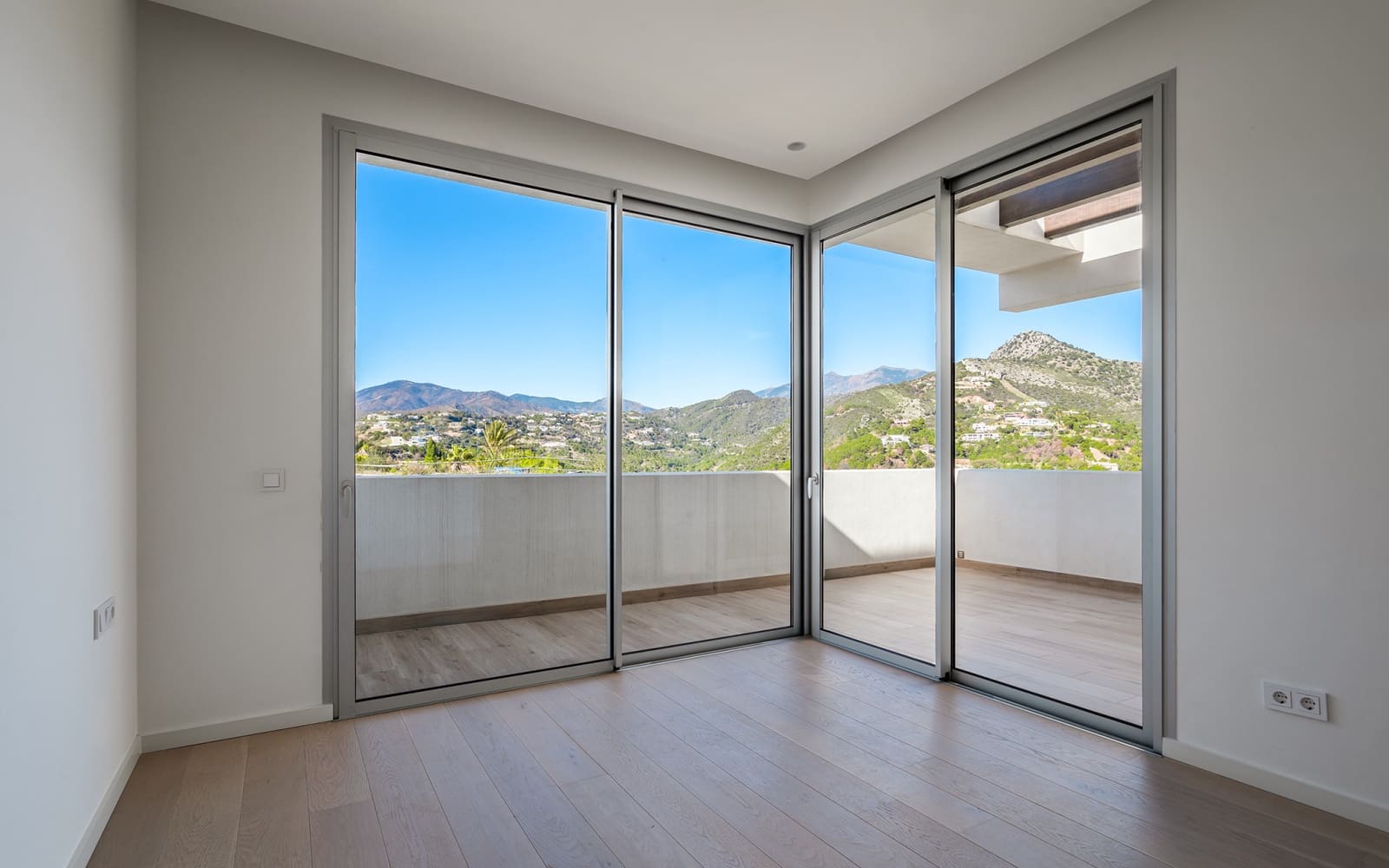 4 quarto Penthouse para venda em Benahavis com piscina - 1 400 000 € (Ref: 9594798)