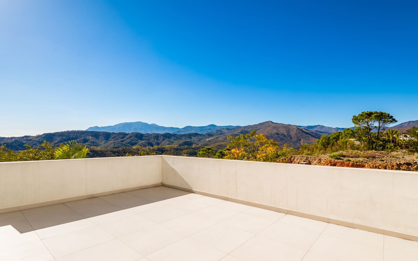 4 quarto Penthouse para venda em Benahavis com piscina - 1 400 000 € (Ref: 9594798)