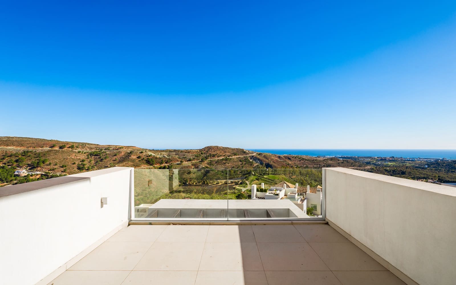 4 quarto Penthouse para venda em Benahavis com piscina - 1 400 000 € (Ref: 9594798)