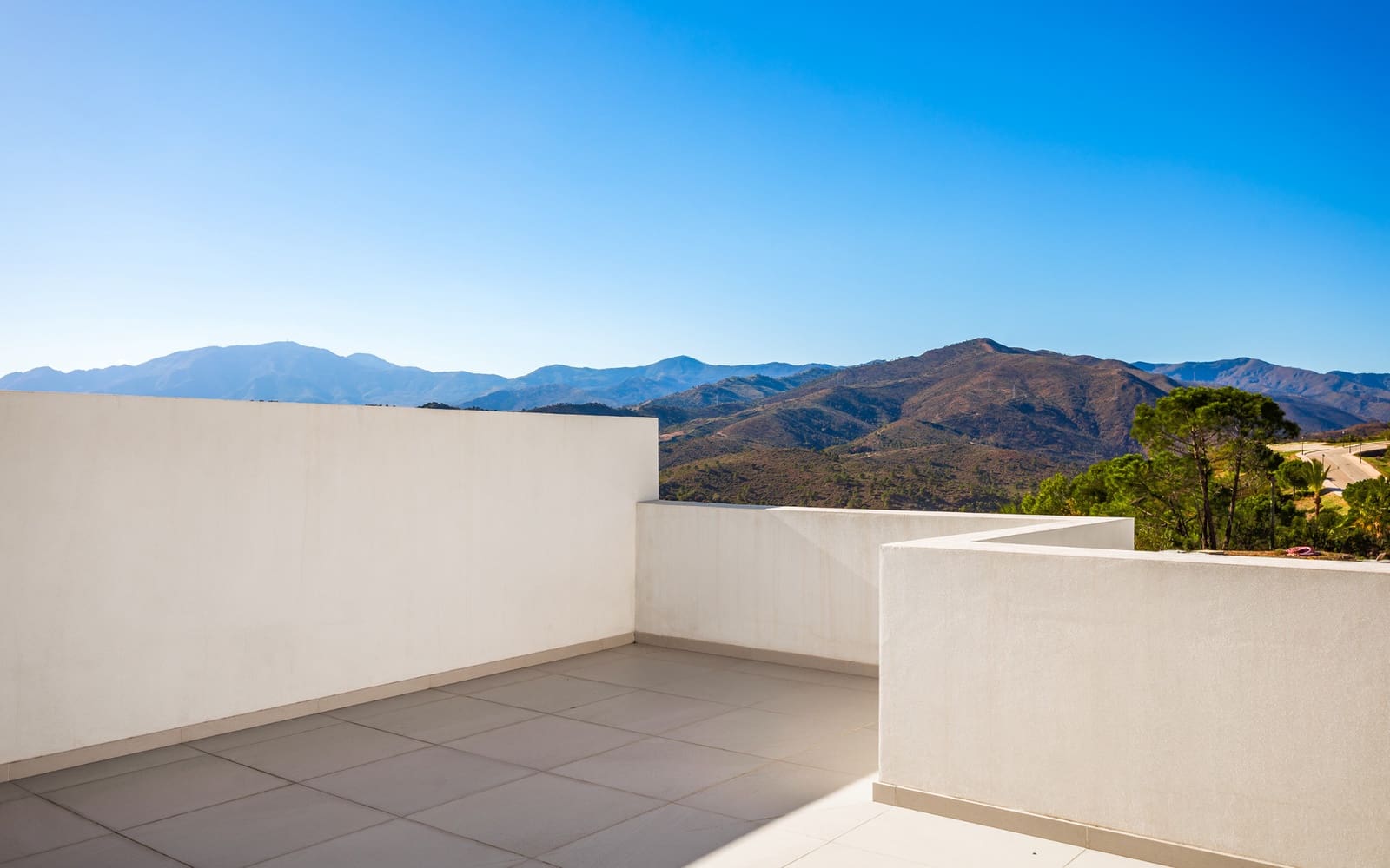 4 quarto Penthouse para venda em Benahavis com piscina - 1 400 000 € (Ref: 9594798)