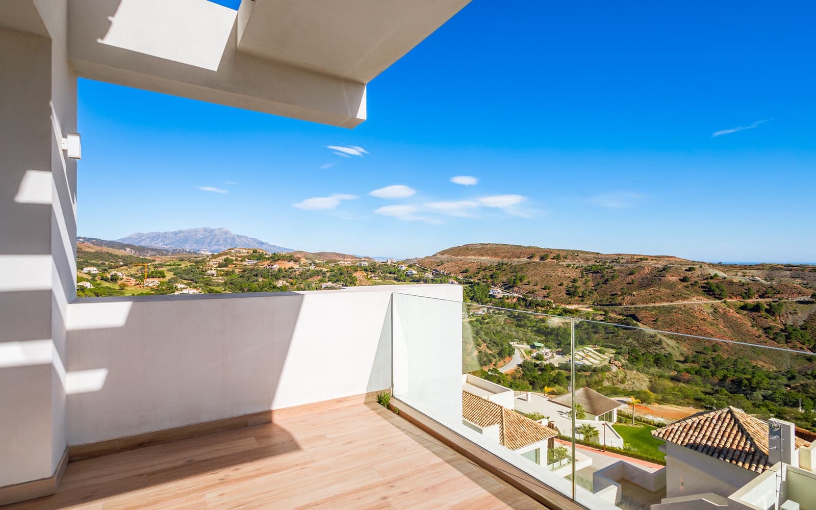 4 quarto Penthouse para venda em Benahavis com piscina - 1 400 000 € (Ref: 9594798)