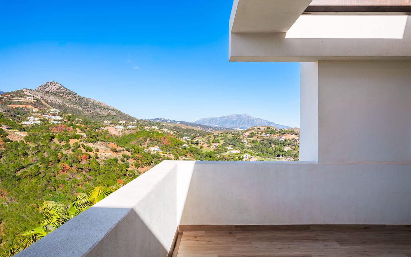 4 quarto Penthouse para venda em Benahavis com piscina - 1 400 000 € (Ref: 9594798)