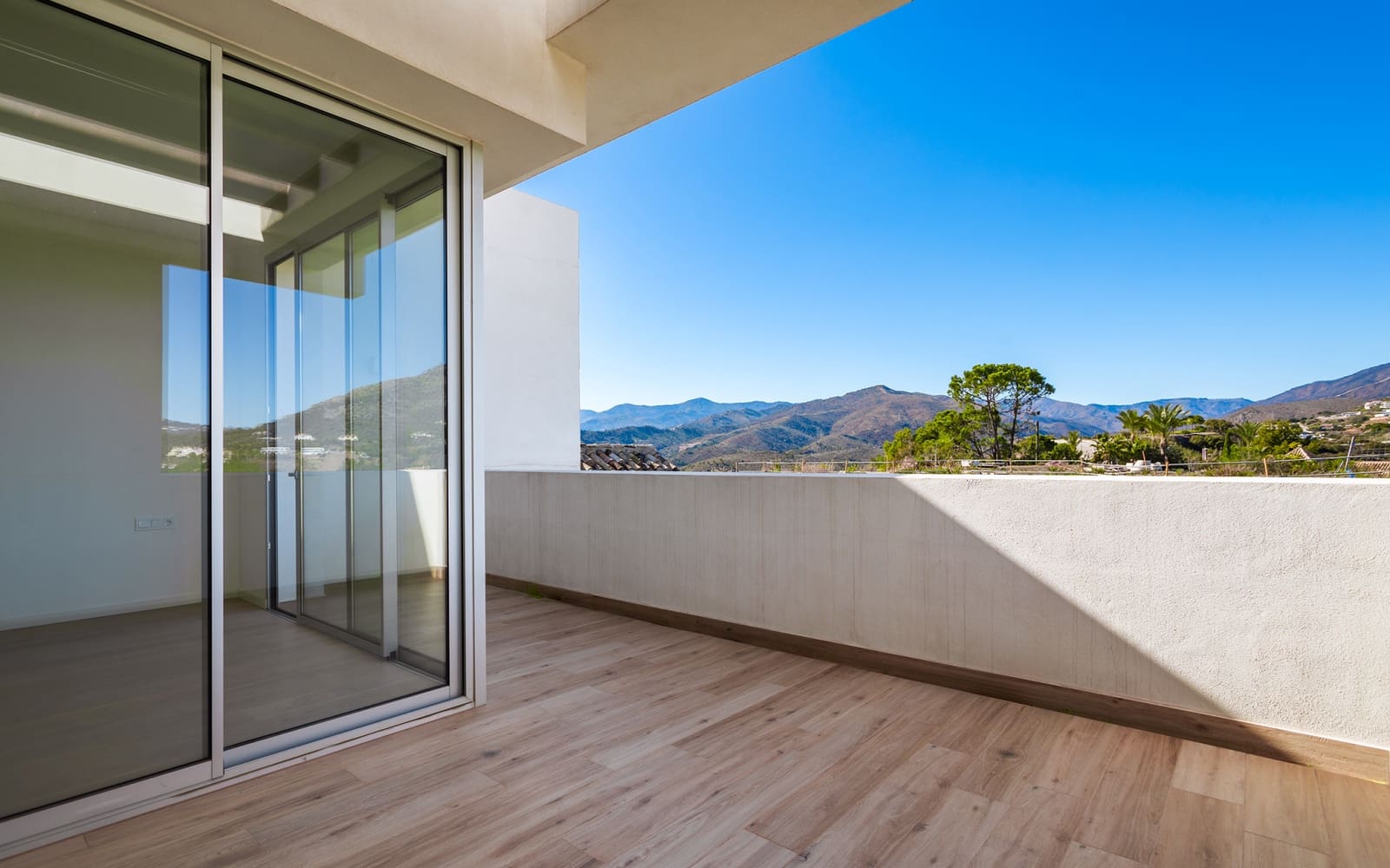 4 quarto Penthouse para venda em Benahavis com piscina - 1 400 000 € (Ref: 9594798)