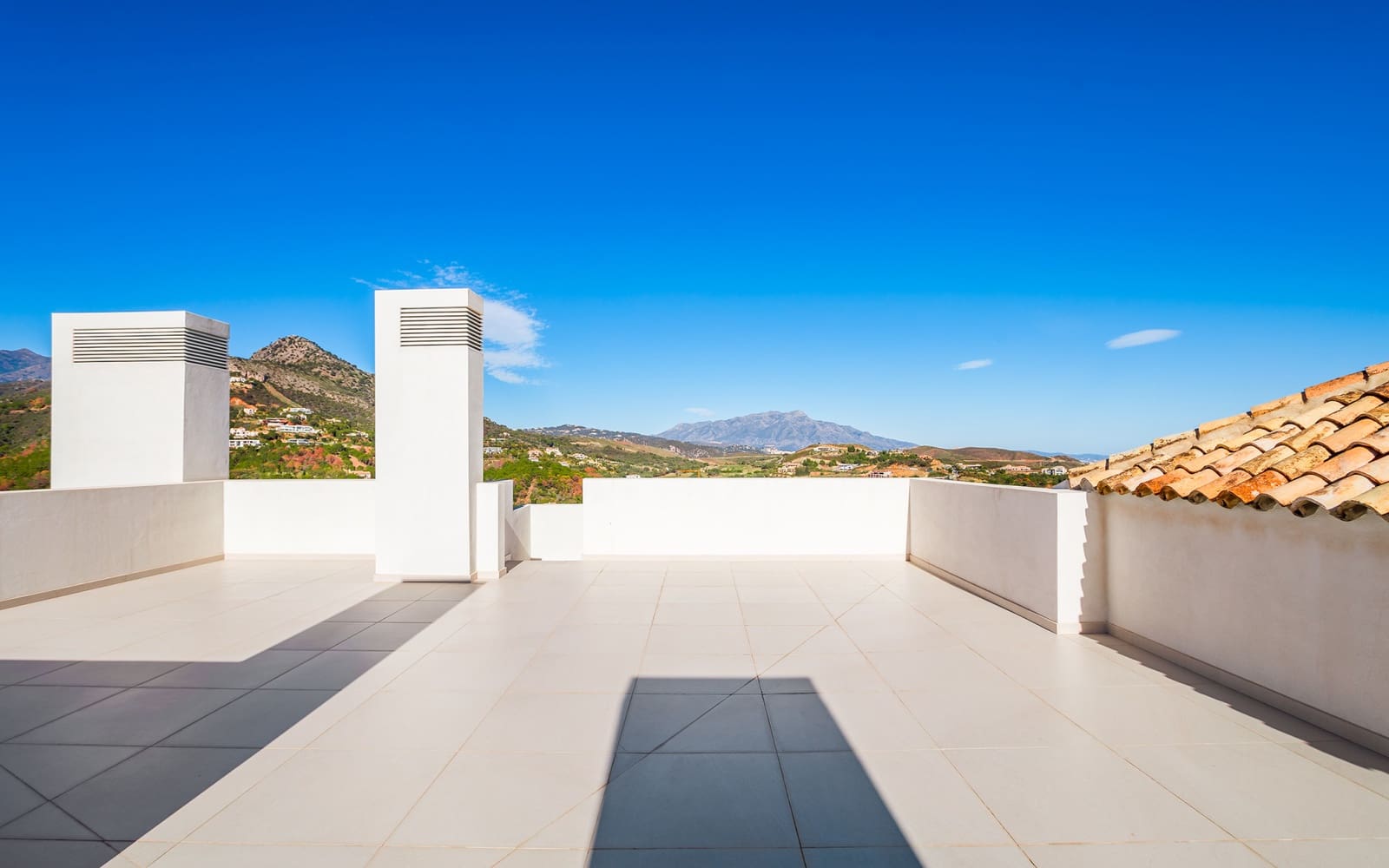 4 quarto Penthouse para venda em Benahavis com piscina - 1 400 000 € (Ref: 9594798)