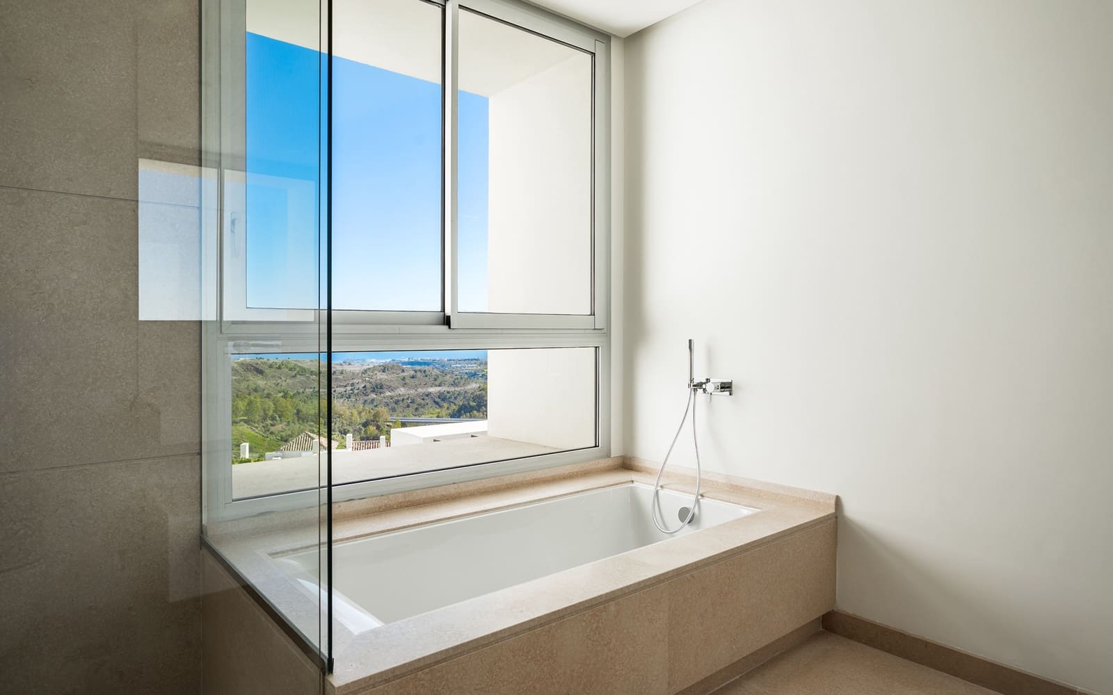 4 bedroom Penthouse for sale in Benahavis with pool garage - € 1,400,000 (Ref: 9594798)