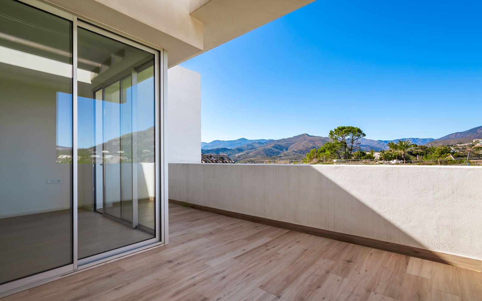 4 bedroom Penthouse for sale in Benahavis with pool garage - € 1,400,000 (Ref: 9594798)