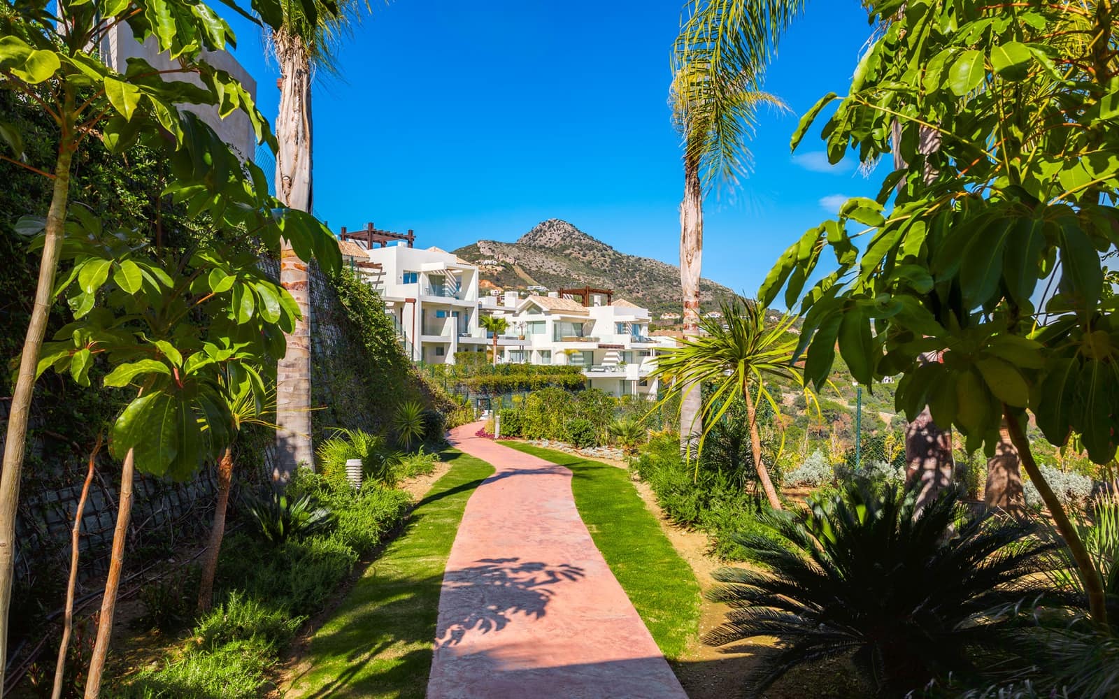 4 bedroom Penthouse for sale in Benahavis with pool garage - € 1,400,000 (Ref: 9594798)