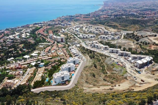 2 soverom Leilighet til salgs i El Higuerón, Fuengirola med svømmebasseng garasje - € 669 000 (Ref: 9611182)