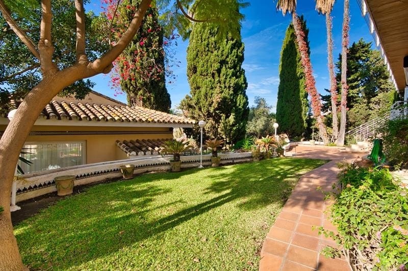 9 slaapkamer Villa te koop in Rincon de la Victoria met zwembad garage - € 2.450.000 (Ref: 9615228)