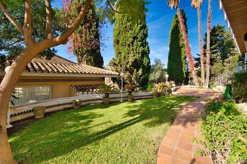 9 bedroom Villa for sale in Rincon de la Victoria with pool garage - € 2,450,000 (Ref: 9615228)