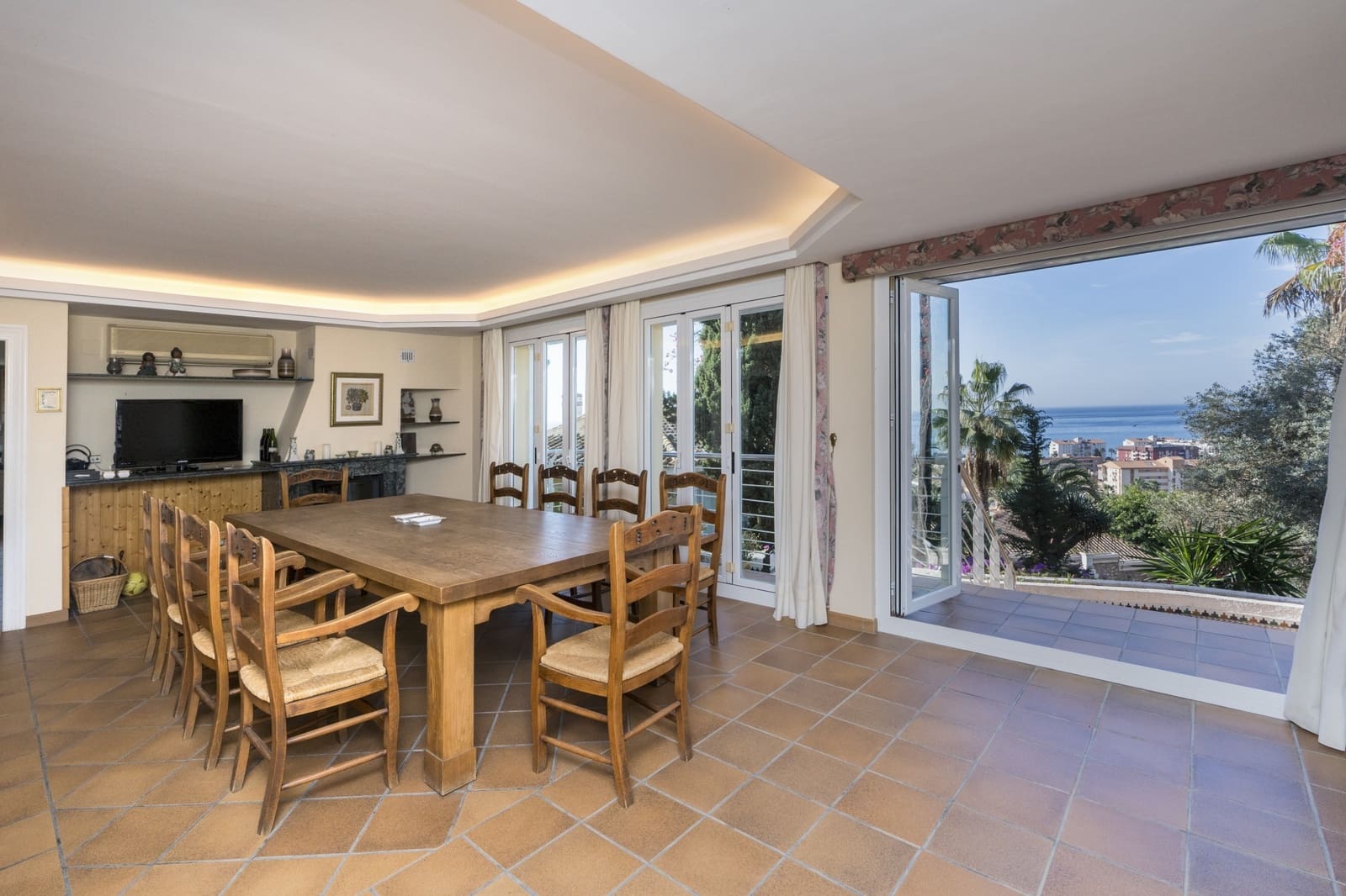 9 bedroom Villa for sale in Rincon de la Victoria with pool garage - € 2,450,000 (Ref: 9615228)