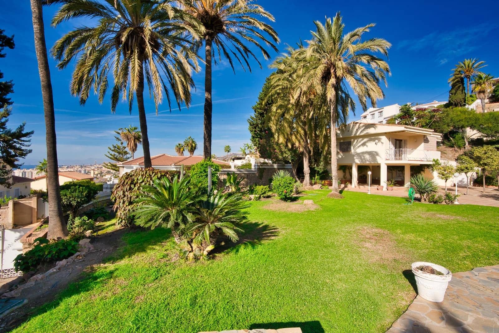 9 bedroom Villa for sale in Rincon de la Victoria with pool garage - € 2,450,000 (Ref: 9615228)
