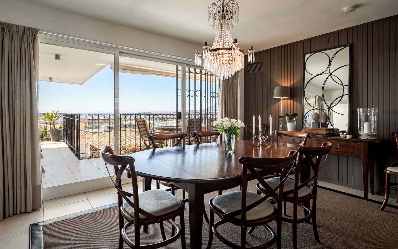 4 sypialnia Willa na sprzedaż w Nueva Andalucia z basenem garażem - 2 195 000 € (Ref: 9615231)