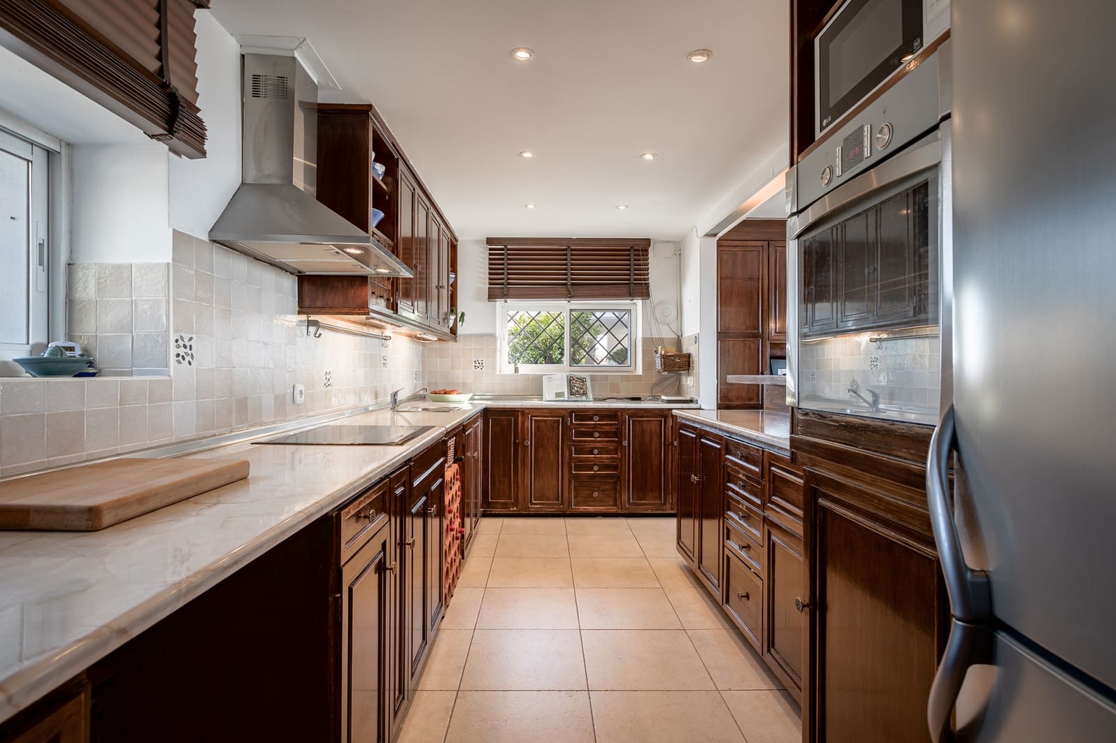 4 sypialnia Willa na sprzedaż w Nueva Andalucia z basenem garażem - 2 195 000 € (Ref: 9615231)