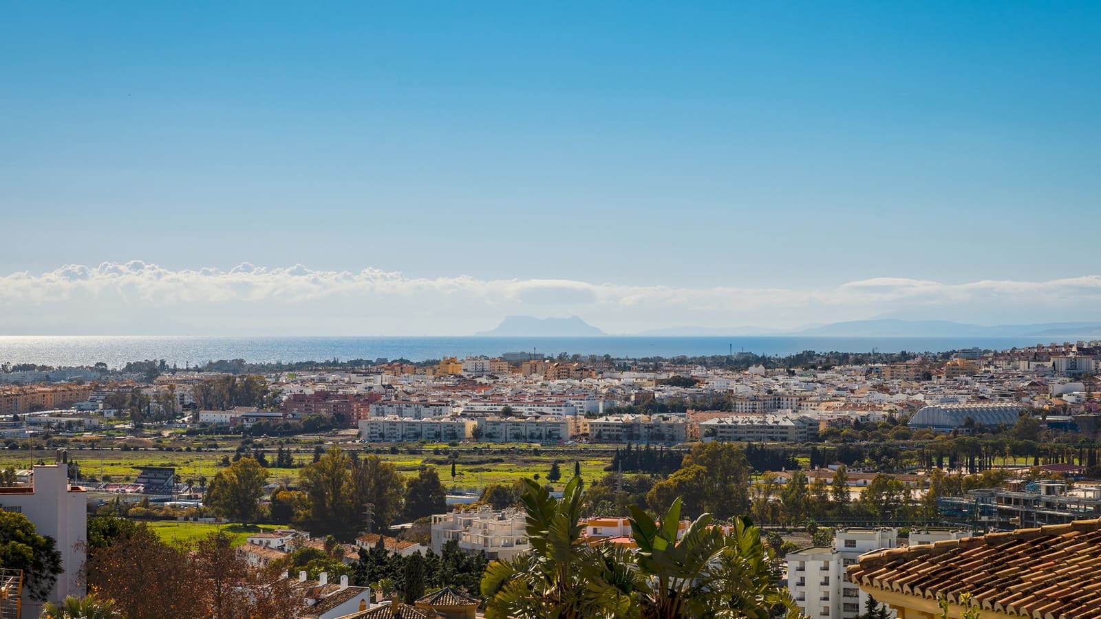 4 sypialnia Willa na sprzedaż w Nueva Andalucia z basenem garażem - 2 195 000 € (Ref: 9615231)