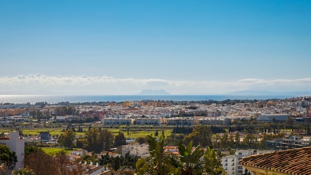 4 sypialnia Willa na sprzedaż w Nueva Andalucia, Marbella z basenem garażem - 2 195 000 € (Ref: 9615231)