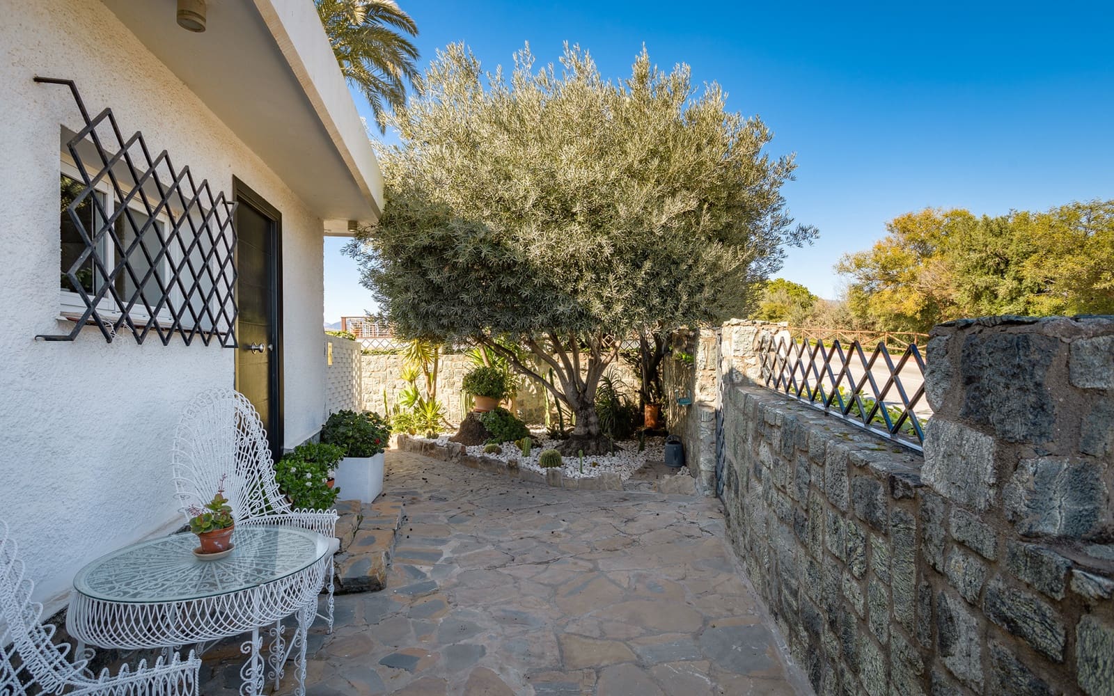 4 sypialnia Willa na sprzedaż w Nueva Andalucia z basenem garażem - 2 195 000 € (Ref: 9615231)