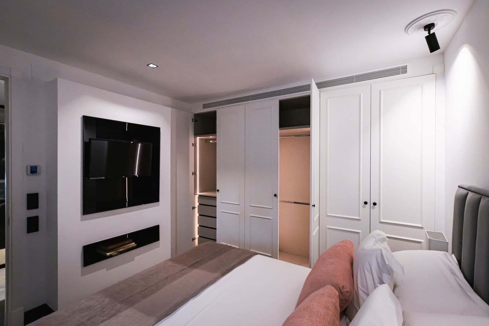 1 bedroom Apartment for sale in Marbella with pool garage - € 2,175,000 (Ref: 9615232)