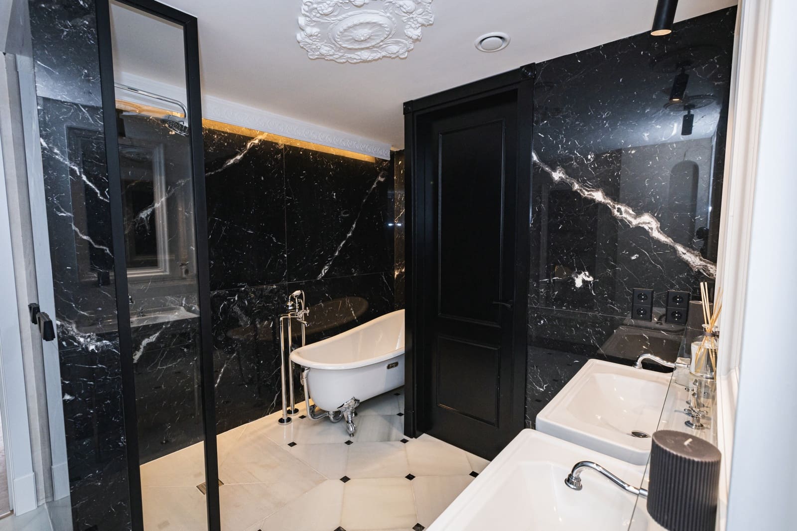 1 bedroom Apartment for sale in Marbella with pool garage - € 2,175,000 (Ref: 9615232)