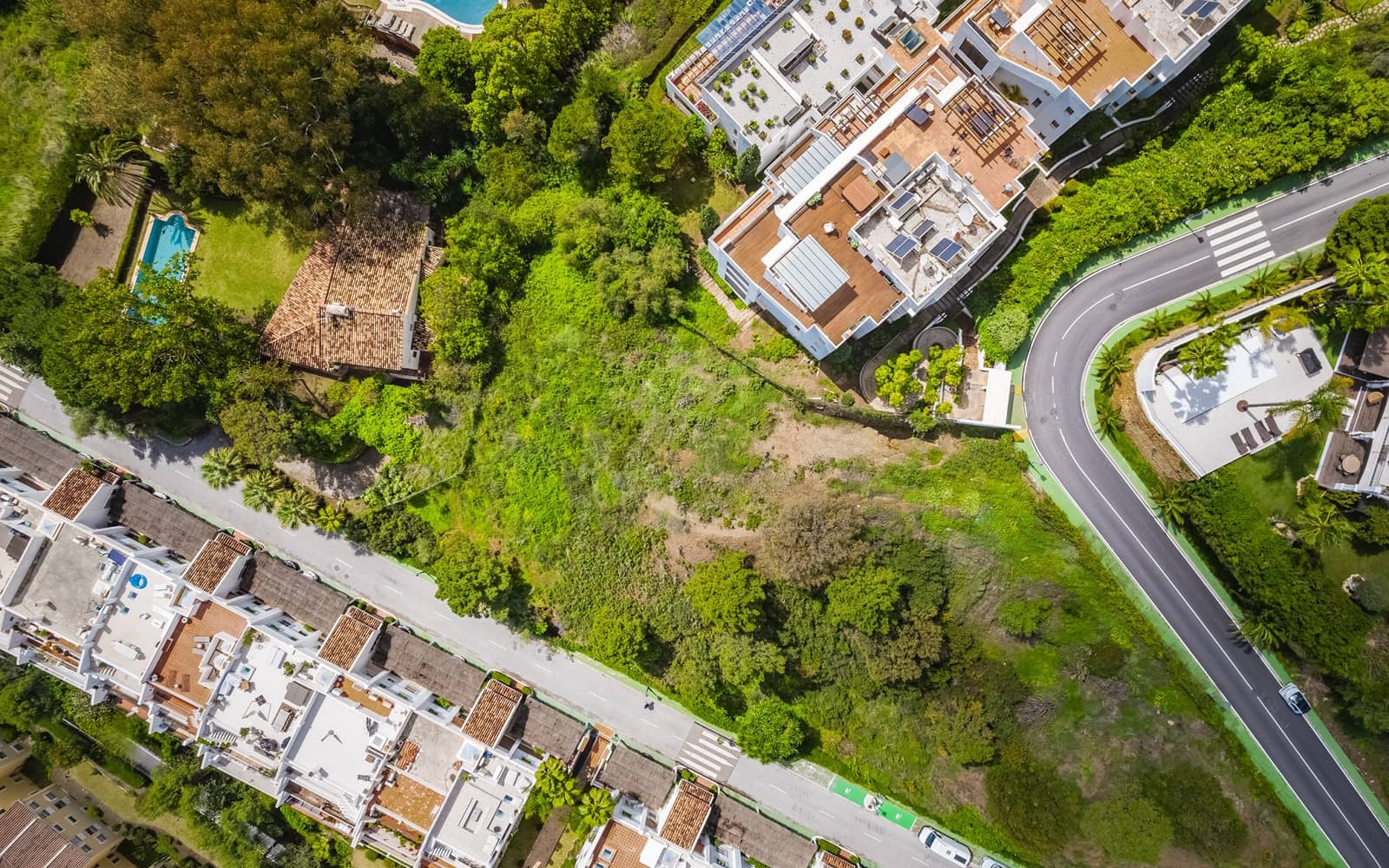 Building Plot for sale in Benahavis - € 2,200,000 (Ref: 9615234)