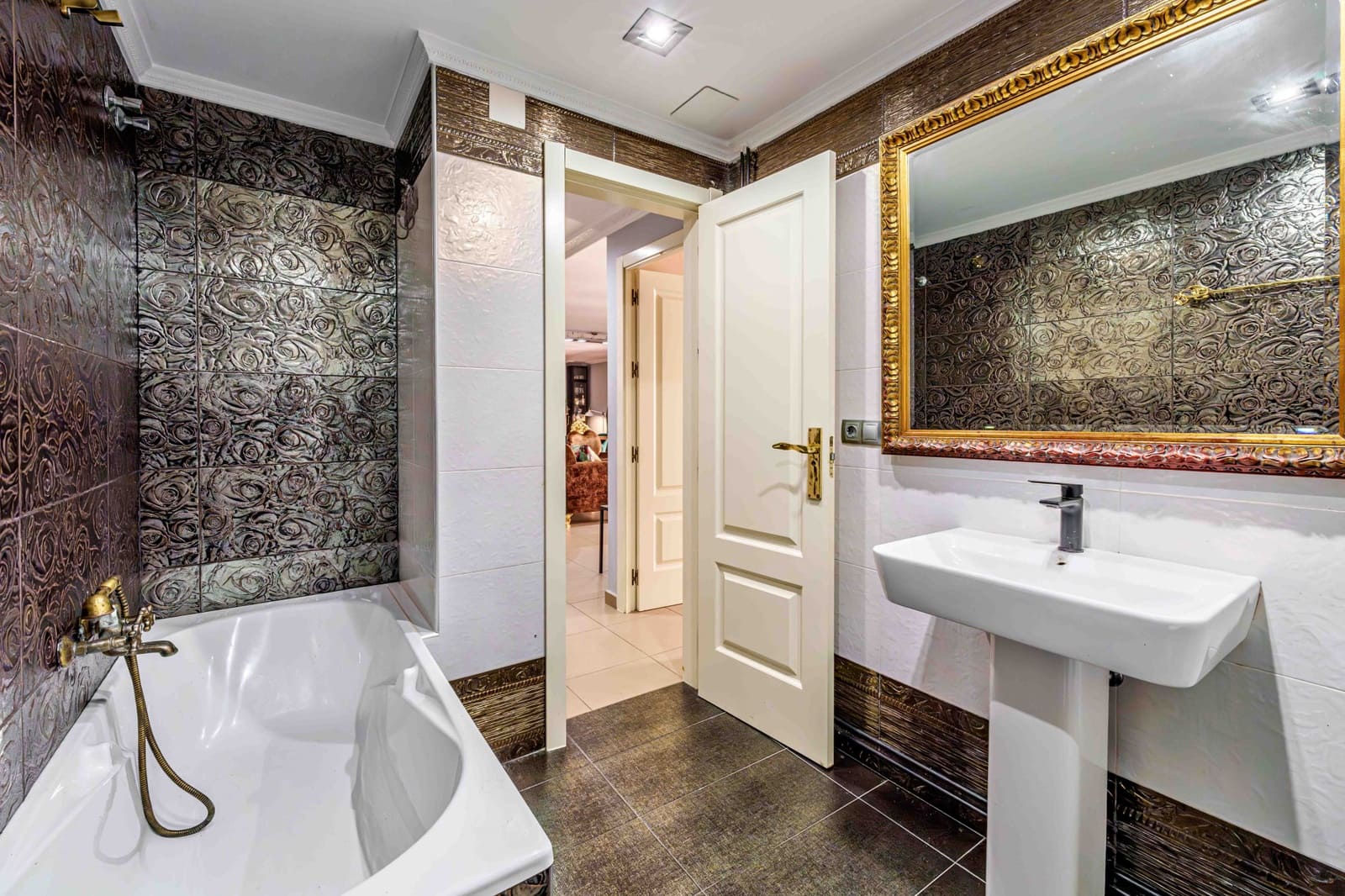 4 makuuhuone Huoneisto myytävänä paikassa Malaga kaupunki mukana 
autotalli - 895 000 € (Ref: 9615239)