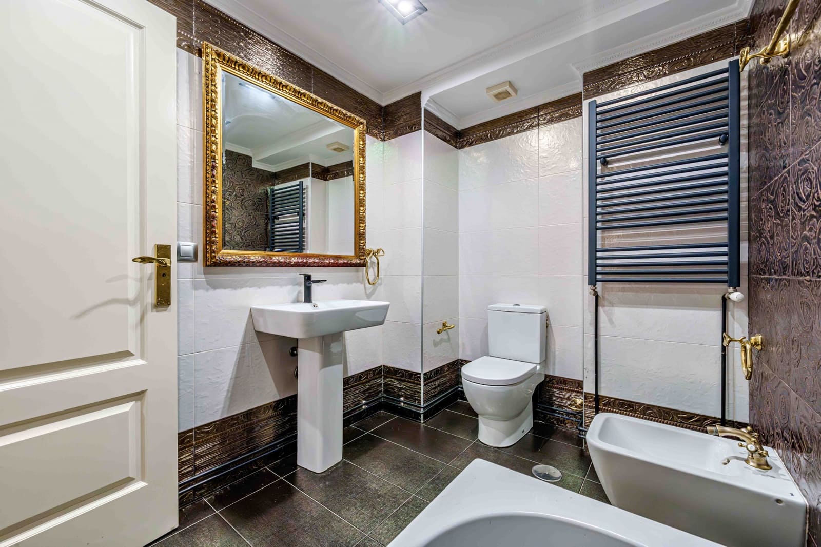 4 bedroom Apartment for sale in Malaga city with garage - € 870,000 (Ref: 9615239)