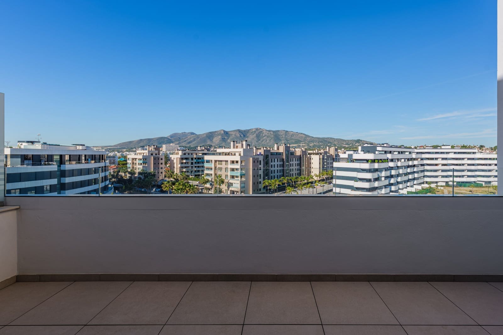 3 sypialnia Penthouse na sprzedaż w Torremolinos z basenem garażem - 1 750 000 € (Ref: 9629782)